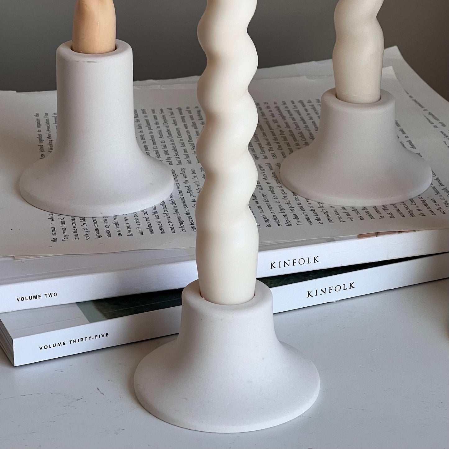 Round Jesmonite Candlestick Holder: Minimalist Table Decor